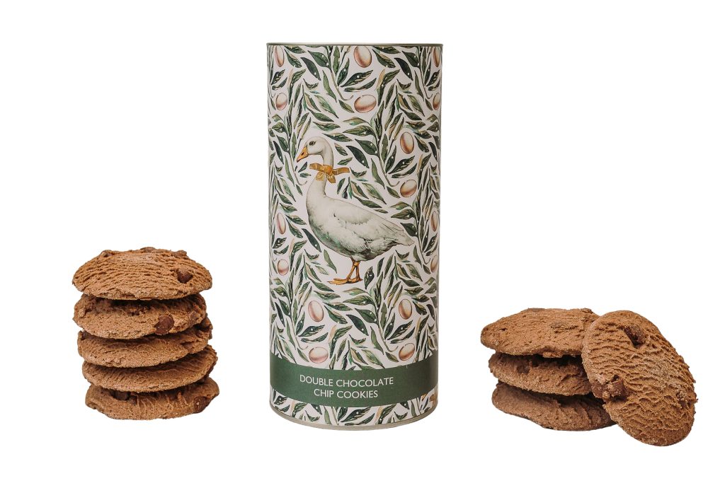 Nancy & Betty - Tin of biscuits - Geese, chocolate - Portrait